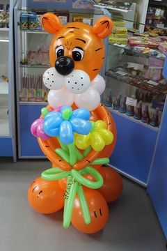 Тигр с цветами