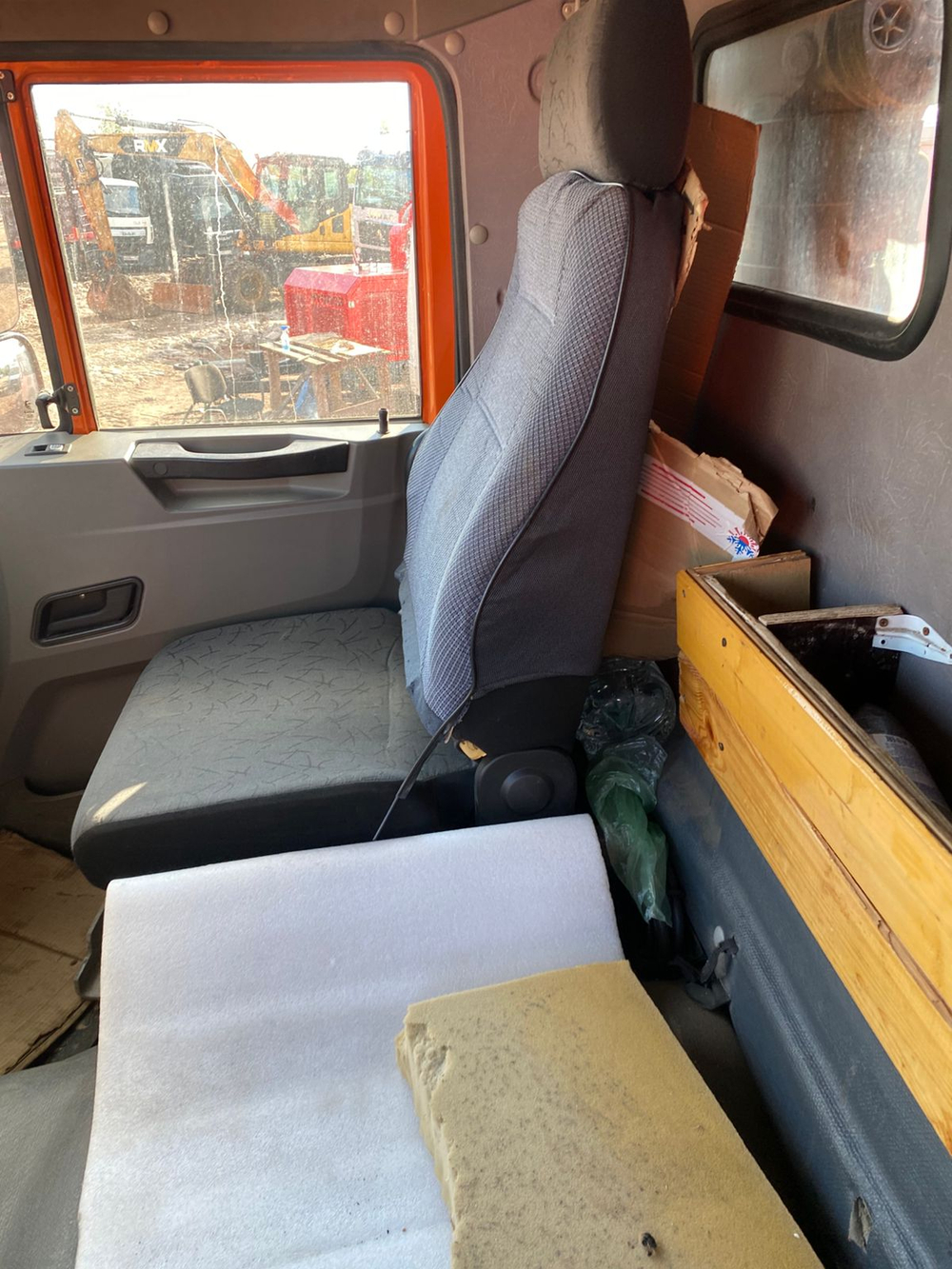 СмолМаш СДК* на шасси КамАЗ 6520 6x4 КДМ СДК-6520( Дизель, 8,9л. 390лс)