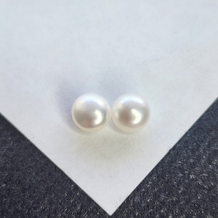 Жемчуг натуральный белый, 6мм, подушечка кабошон, полупросверленный, цена за пару