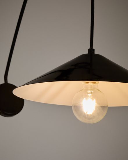 Настенный светильник Kally с покрытием черного цвета