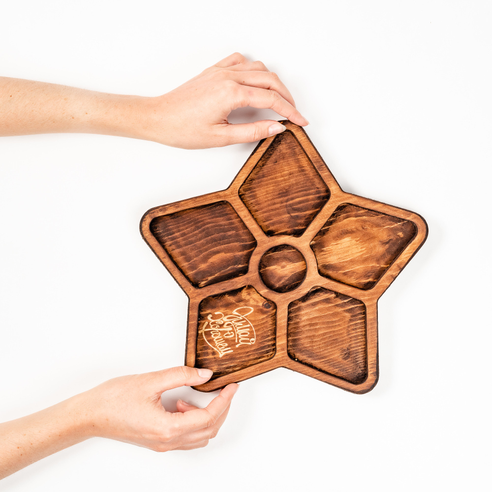 Менажница деревянная из сибирского кедра для подачи блюд и закусок с гравировкой "ДУМАЙ О ХОРОШЕМ". MG96