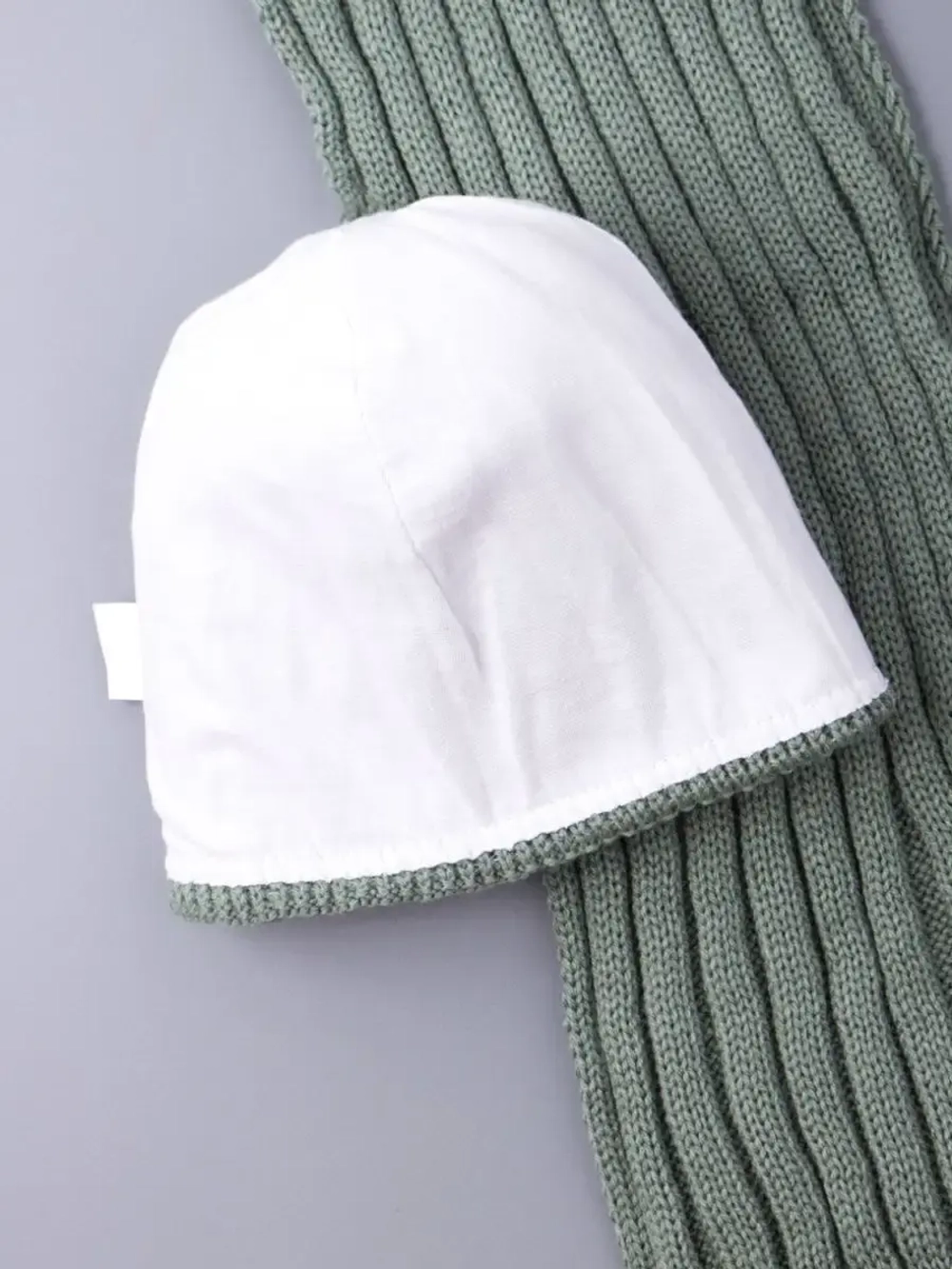 Шапка детская осенняя и шарф