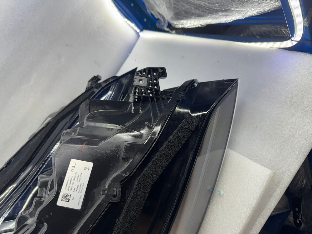 Передняя левая фара Tesla Model 3 (2023) оригинал