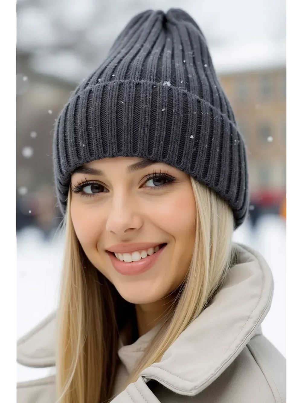 Шапка бини осенняя с отворотом теплая