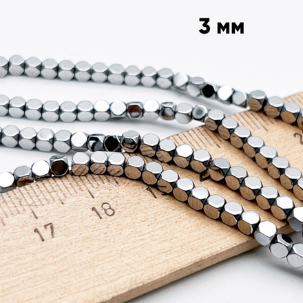 Гематит Многогранник бусины (имитация), цвет серебристый, размер около 3 мм, цена за отрезок 19 см (1/2 нити)