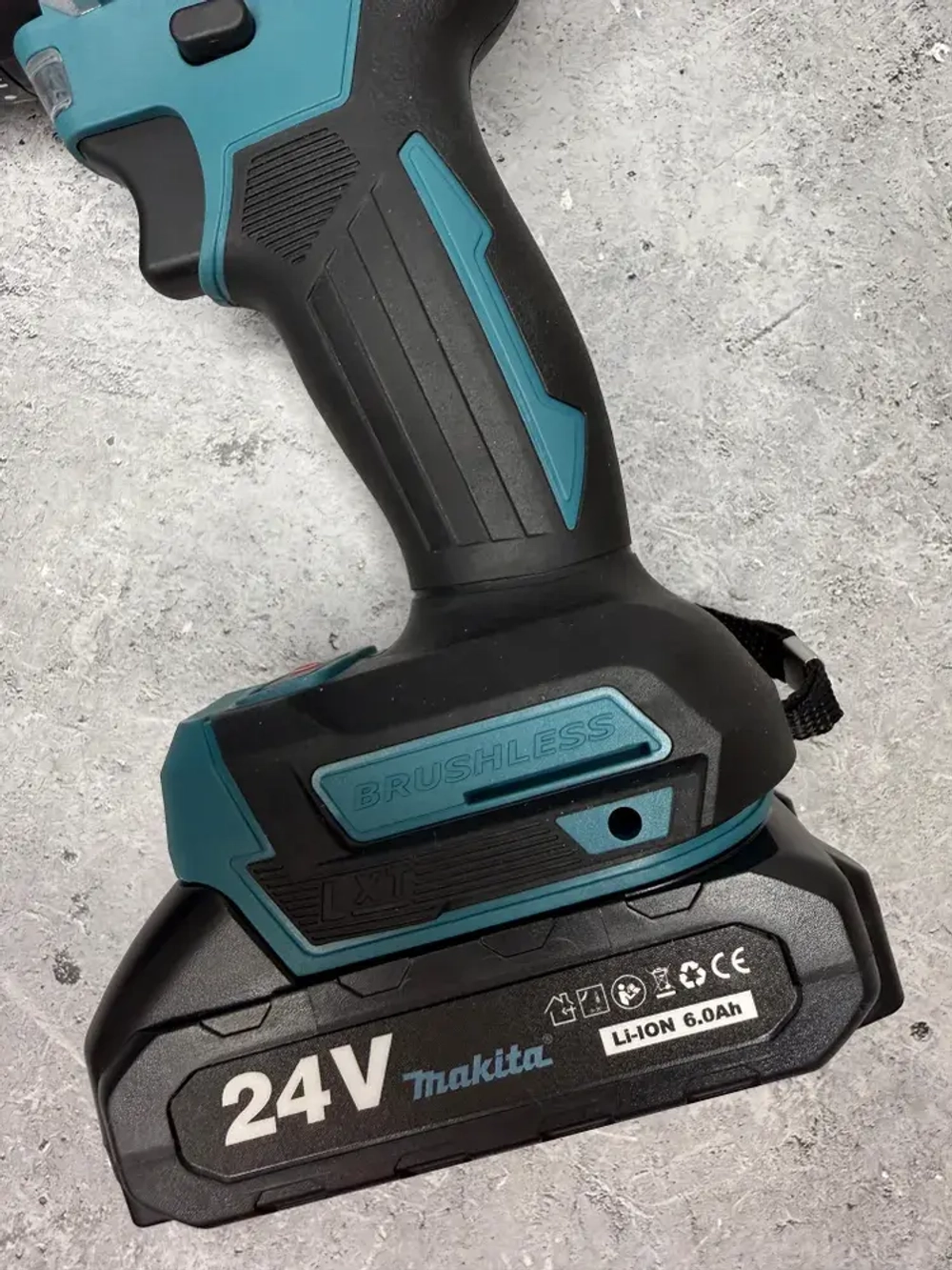 Дрель-шуруповерт Makita 24v бесщеточный, 40-80 Нм, с набором и 2 АКБ