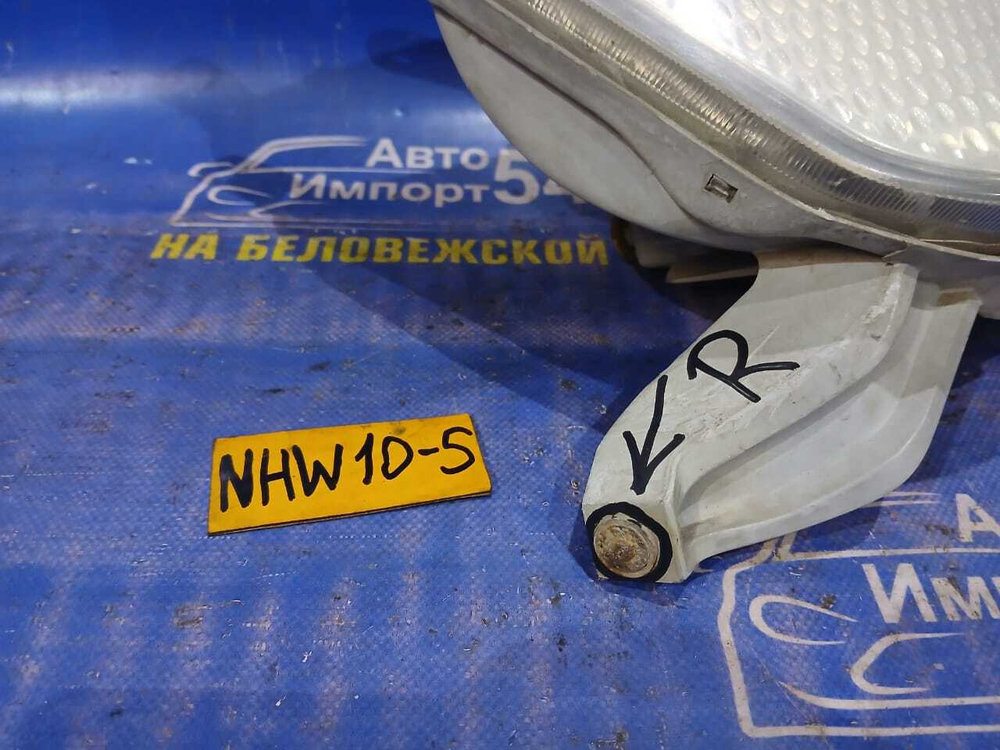 Фара передняя правая TOYOTA PRIUS 1998