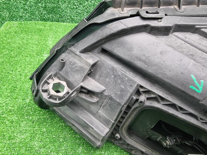 Фара правая Mercedes C w205 (2018-2023) LED