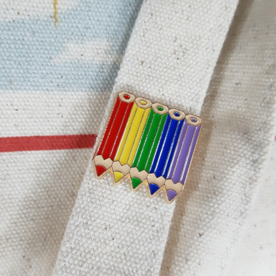 Значок металлический Карандаши, р-р 2,4х2,4см