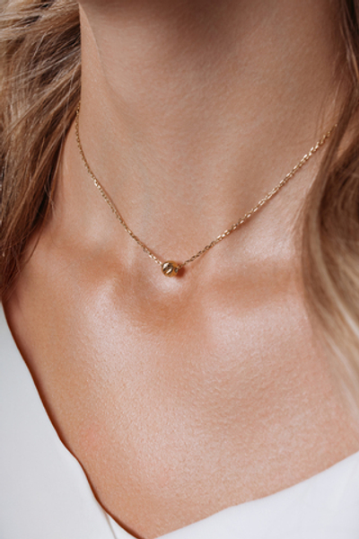 Колье "QUIET LUXURY" с шариком и алмазными гранями в золочении