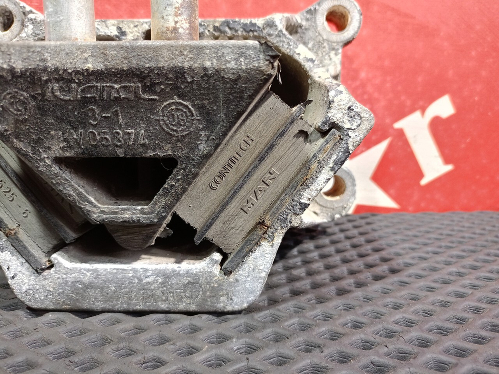 Подушка двигателя задняя