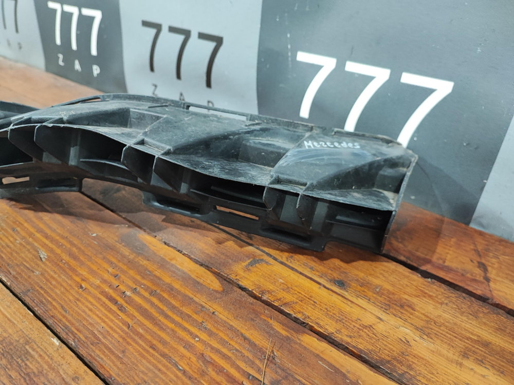 Кронштейн переднего бампера Mercedes E (W213) 16-20 Б/У Оригинал A2138851265