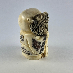 Статуэтка нэцкэ Шоу-Син с посохом и персиком