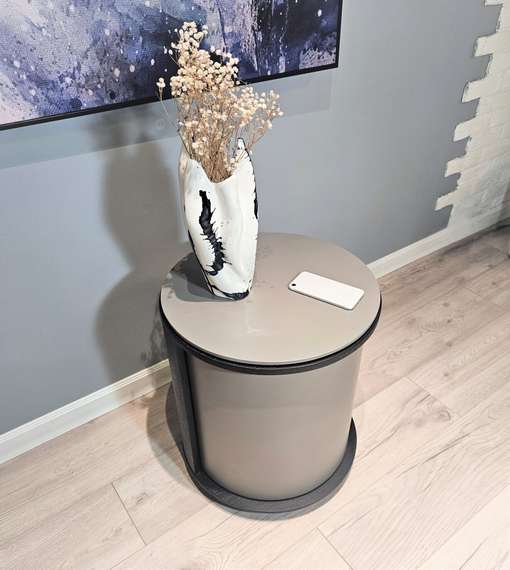 Прикроватная тумбочка 4484 с поворотным закрыванием