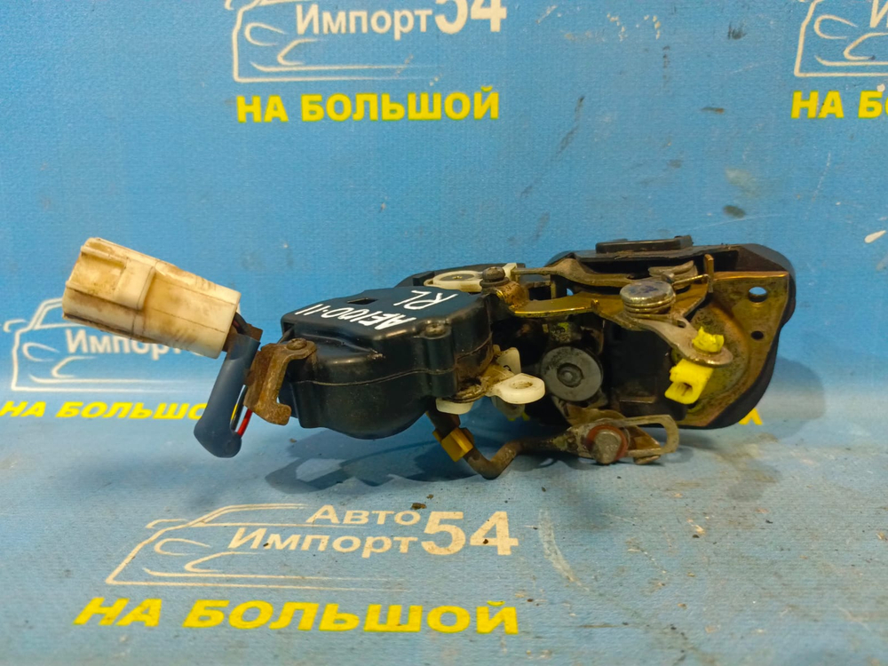 Замок двери задней левой TOYOTA COROLLA 1995