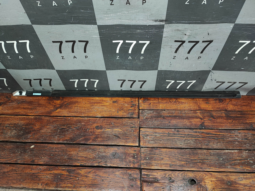 Молдинг стекла переднего правого Mercedes C W205 14-23 Б/У Оригинал A2057251465