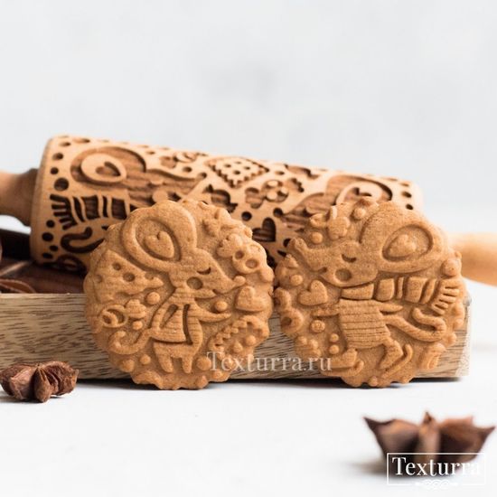 Малая скалка с узором Мышата