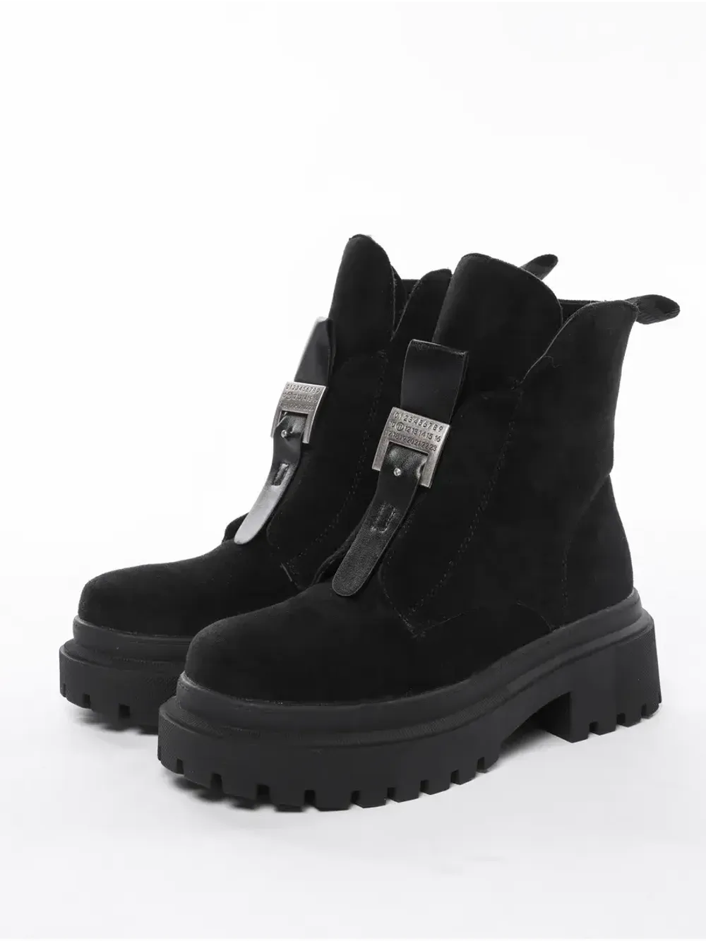 Зимние ботинки на высокой платформе