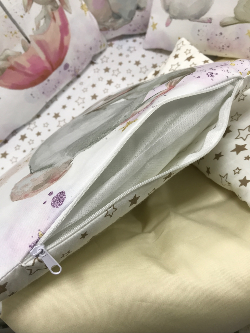 Комплект в кроватку 18 предметов "Семейные кролики", бежевый сатин