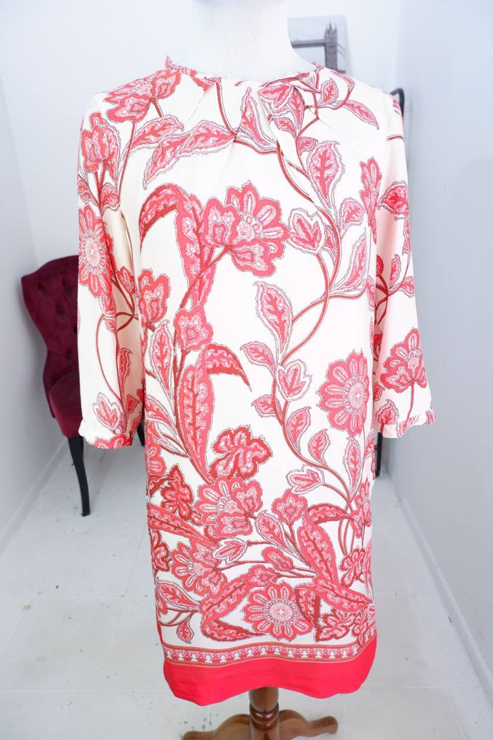 Платье приятное к телу, визуально на 46/48 размер