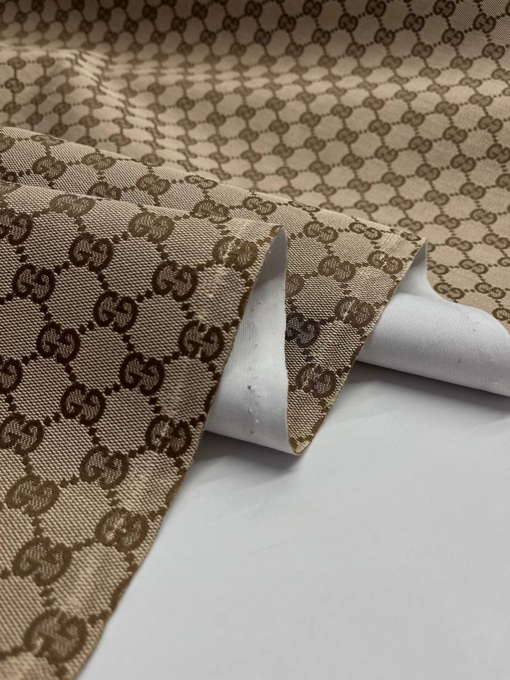 Курточно-плащевая ткань на мембране хлопок с п/э Gucci песочная с дизайнерским лого