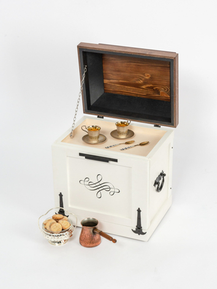 Ларец-сундук Светлогоры белый с вензелем