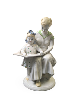 Фарфоровая статуэтка "Первая буква"