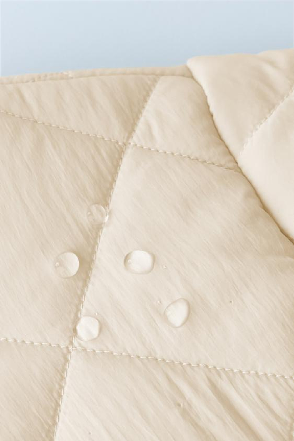 ZARA НЕЙЛОНОВАЯ КУРТКА ИЗ ИСКУССТВЕННОЙ ОВЧИНЫ WATER REPELLENT, ЭКРЮ