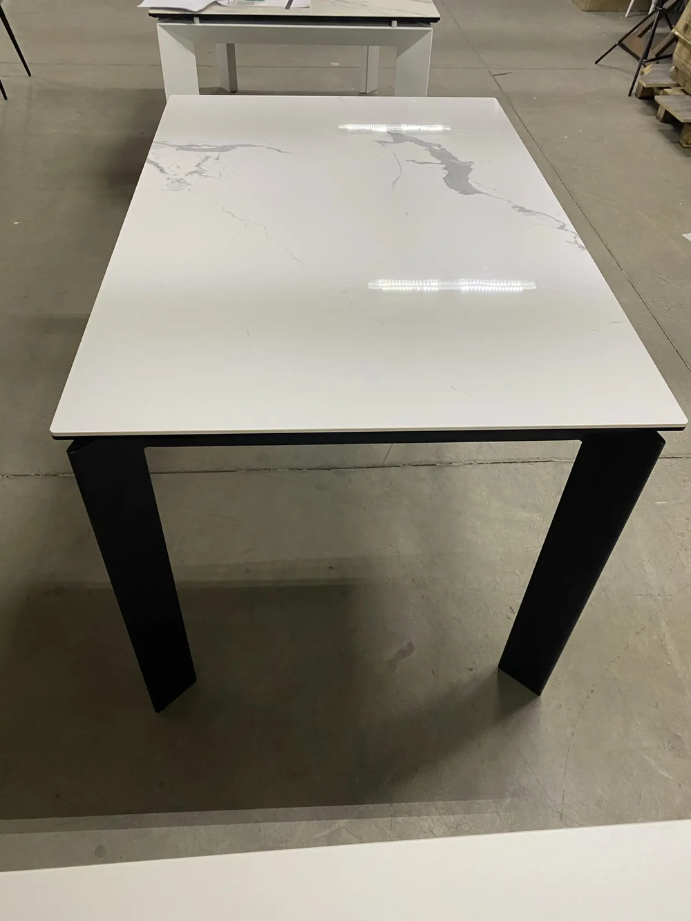 Стол CORNER 120 HIGH GLOSS STATUARIO керамика, стекло/ черный каркас, ®DISAUR