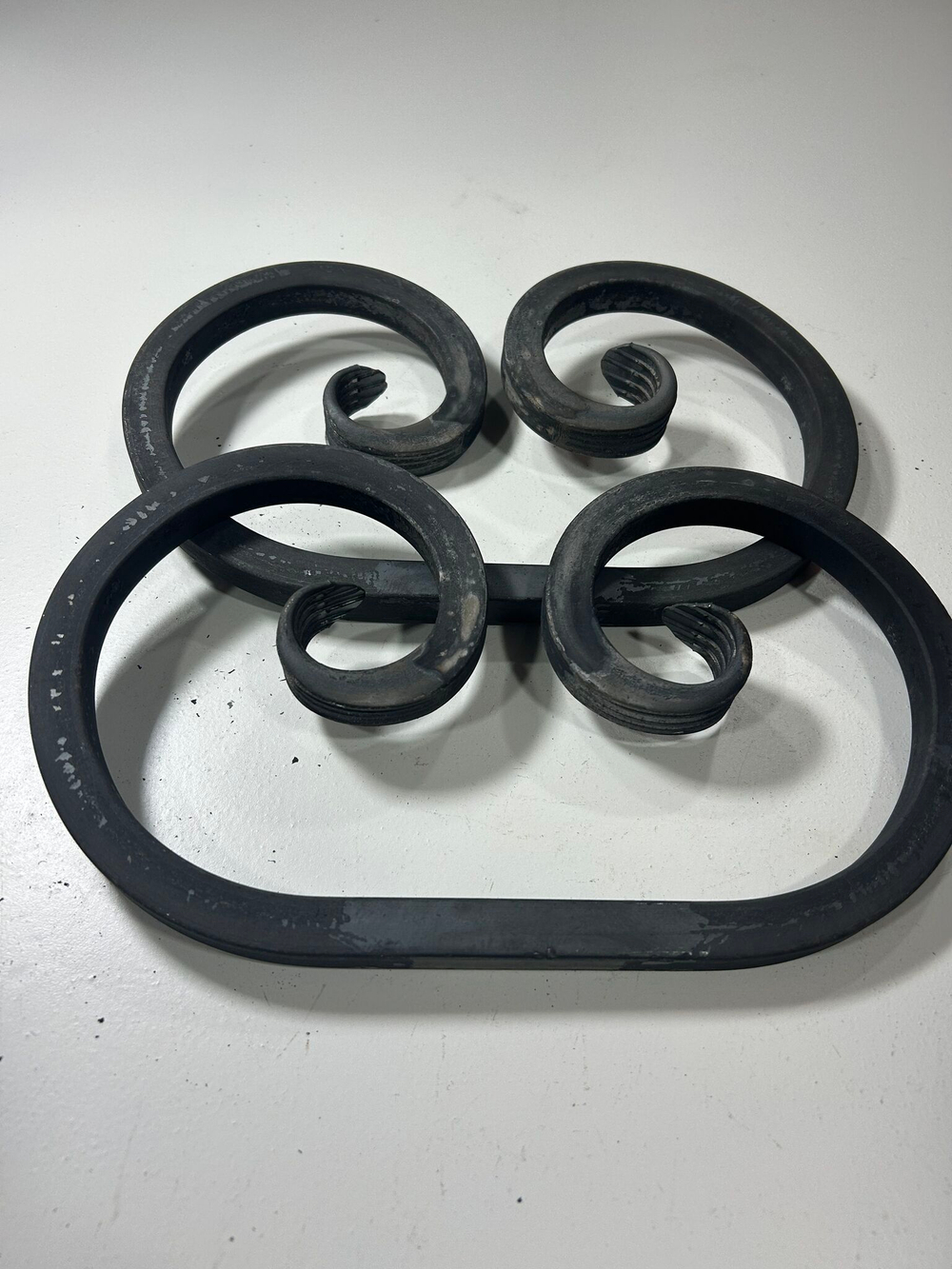 Кованый элемент вензель 160х270мм квадрат полнотелый 16х16мм