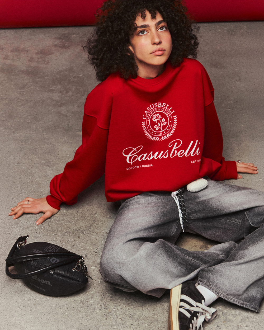 Свитшот Live Loud красный