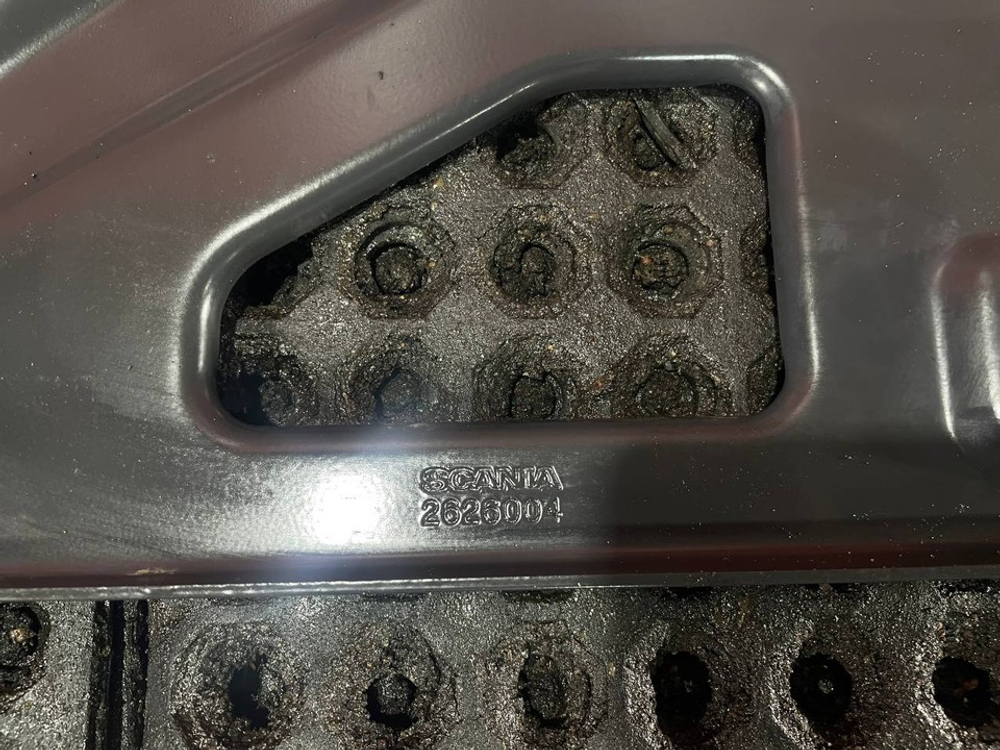 Кронштейн брызговика правого 2019г