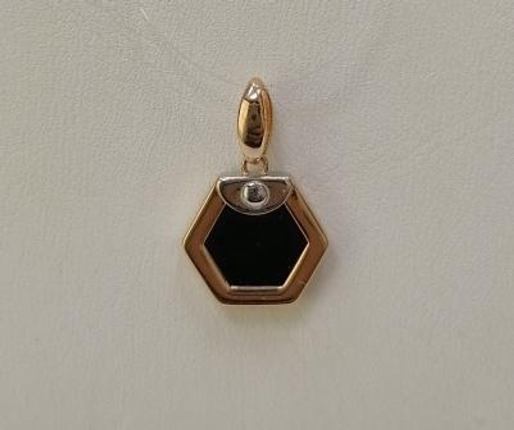 Подвеска из золота с ониксом