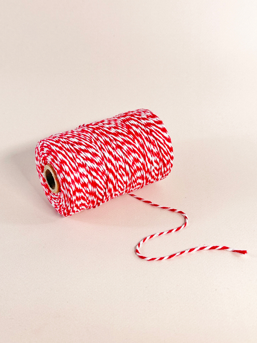 Красно-белый шпагат, 250 м (ширина 2 мм)