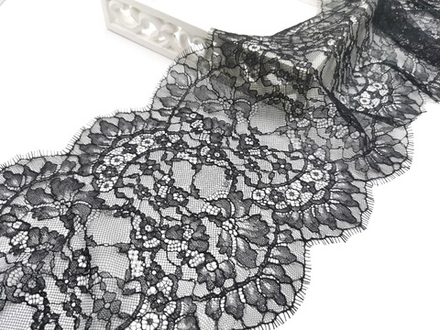 Кружево шантильи, с ресничками, 23 см, черное, купон (3м), SK-2503