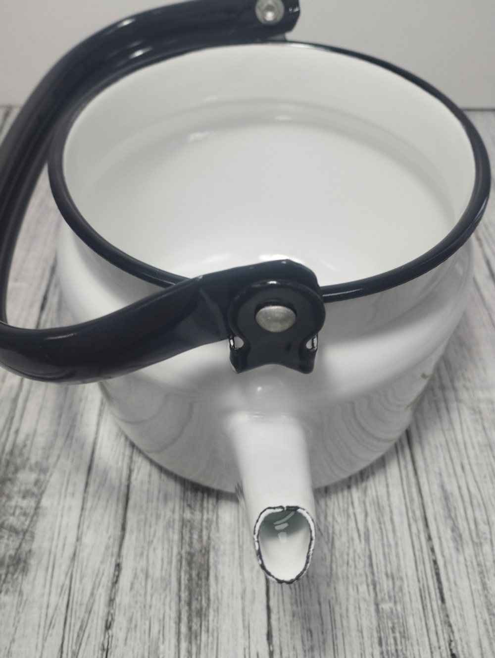 Чайник 2л цил Белый Клубника 42704-102/6