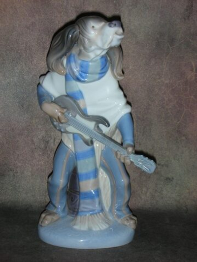 Статуэтка. Фарфор. Собака, играющая на гитаре. Lladro. Испания