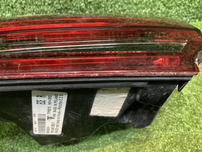 Фонарь правый внутренний Porsche Cayenne 958 14-18