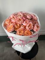 Букет из кустовых пионовидных роз