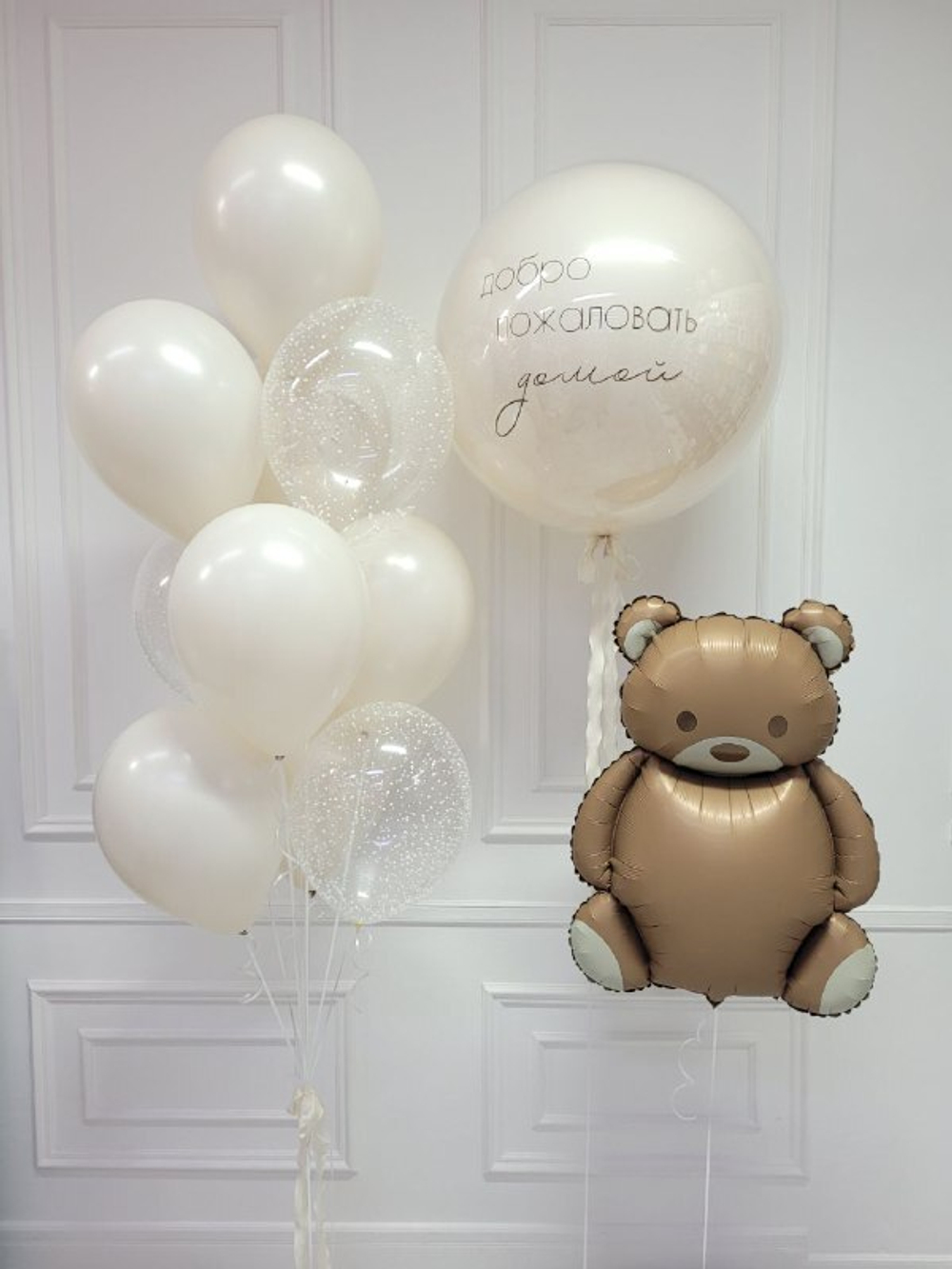 Композиция из воздушных шаров на выписку «Волшебный момент»