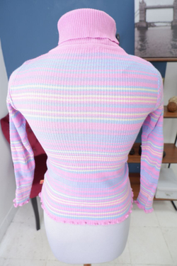 Джемпер разноцветный на 15-16 лет