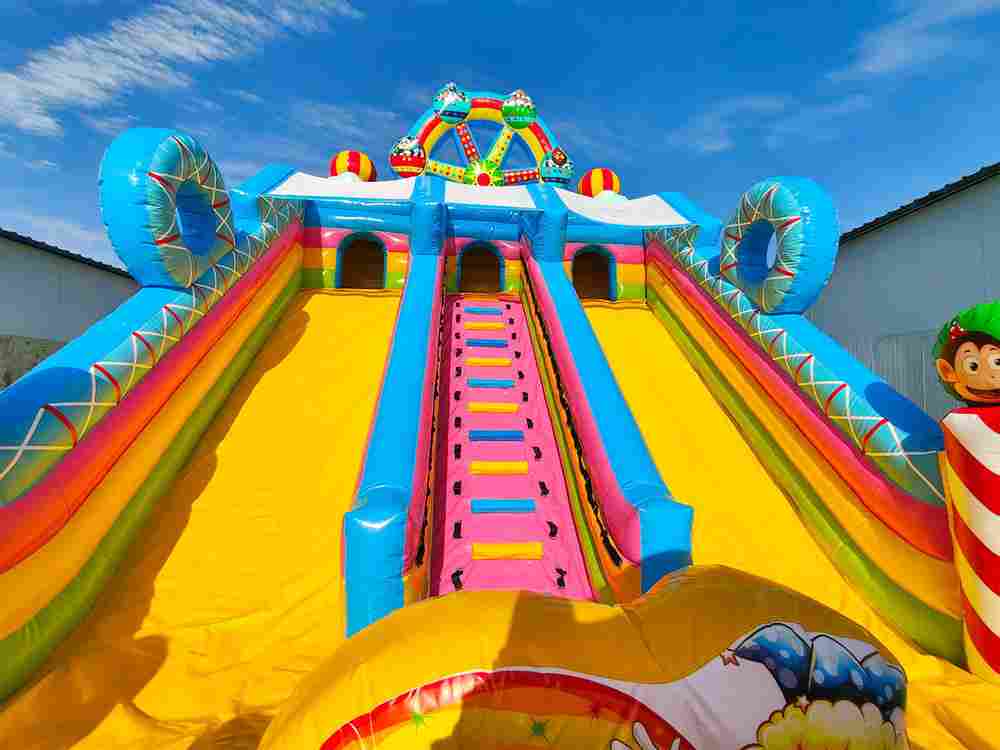 Коммерческий надувной батут «Парк развлечений 4» 12*6*7 м