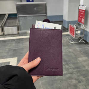 Обложка-кармашек для паспорта London из кожи козы,  фиолетового цвета