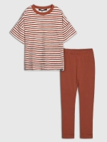 Спортивный костюм для девочки на осень