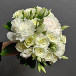 Букет невесты с пионом и бутоньеркой