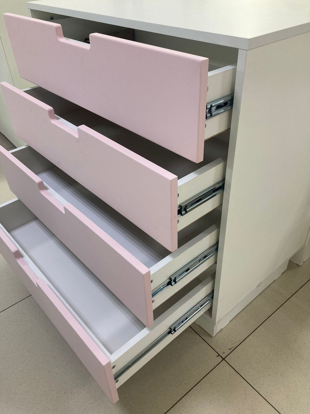 Комод Облако с 4 ящиками МДФ белый/орхидея