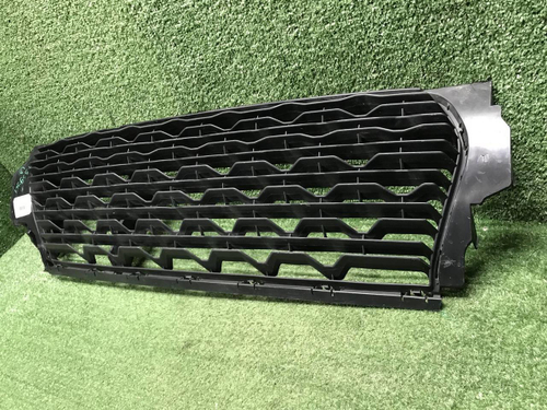 Решетка переднего бампера Renault Duster 2 (20-нв)