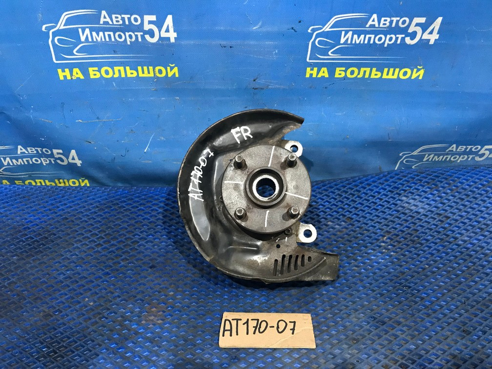 Ступица передняя правая TOYOTA CORONA 1991