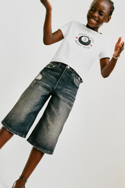 ZARA ФУТБОЛКА В РУБЧИК С КОНТРАСТНОЙ НАДПИСЬЮ, БЕЛЫЙ