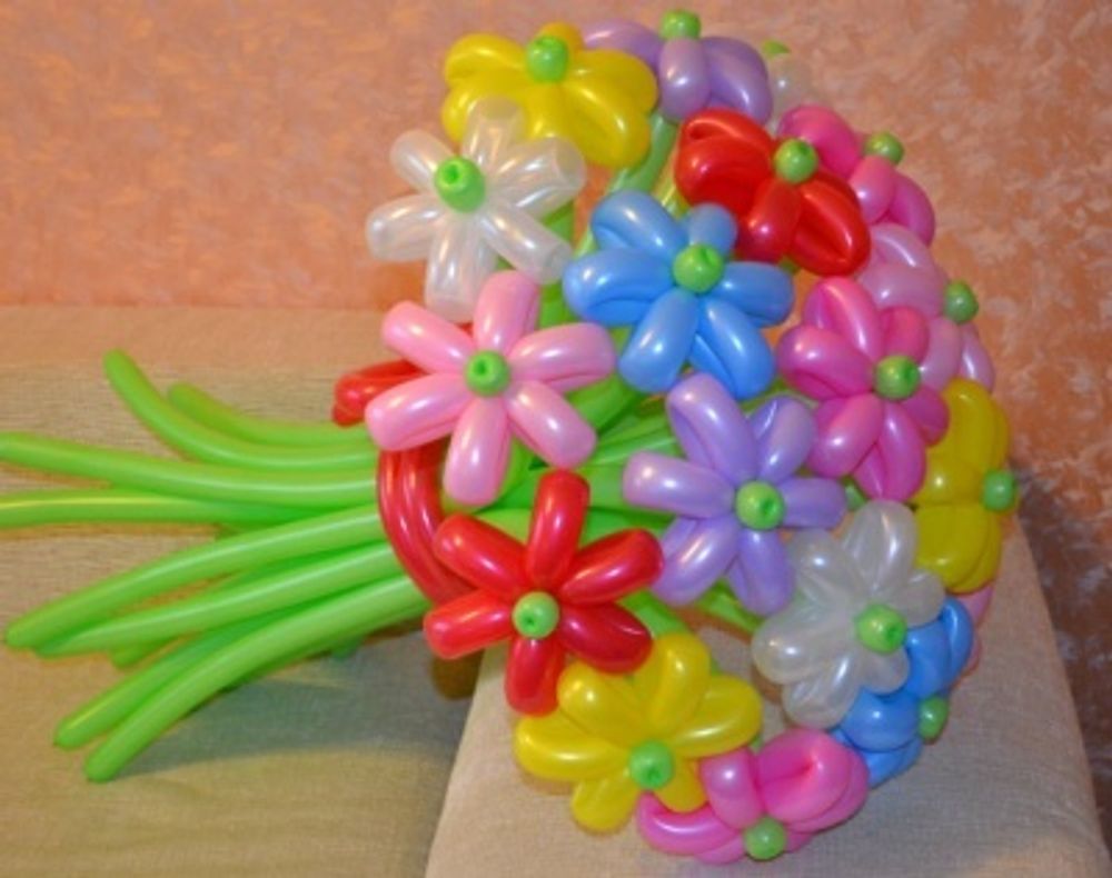 Цветы из шариков – стильный, необычный подарок